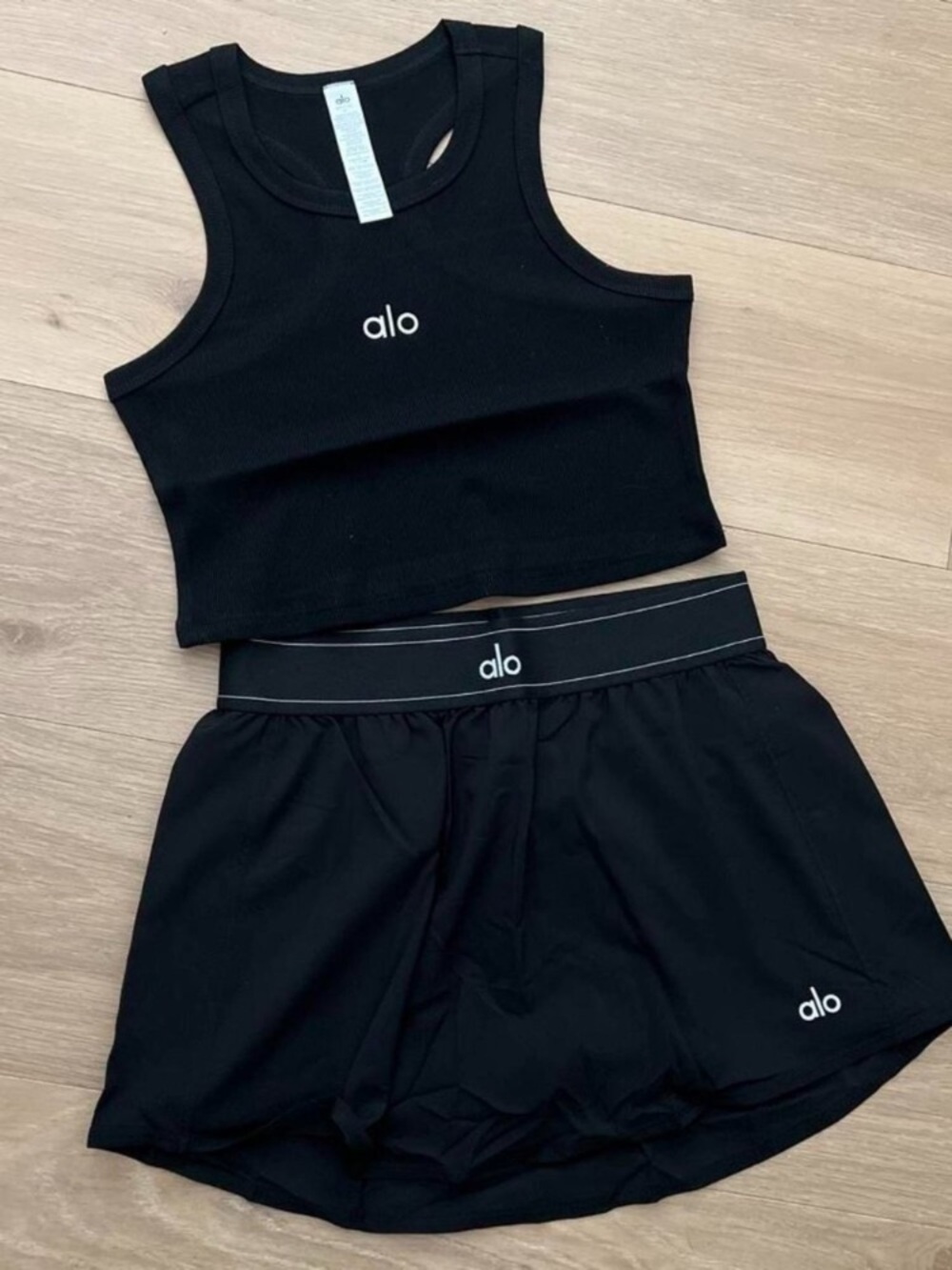 ALO Yoga Black Crop Tank & Athletic Skirt Set - Picture 1 of 5